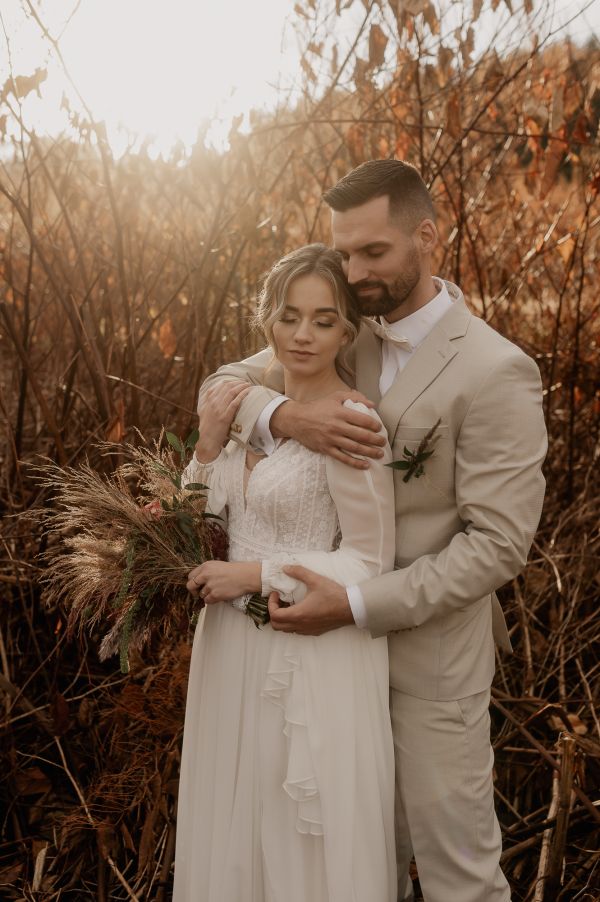 svadobna-fotografia-pri-zapade-slnka