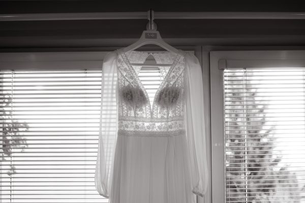 svadobne-saty-infiniti-svadobny-salon-puchov