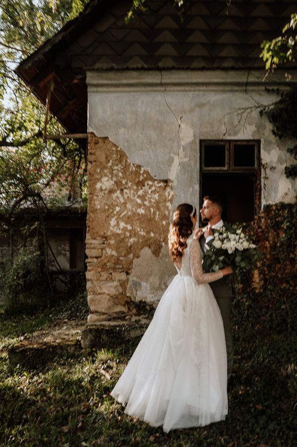 blurry-wedding-photo