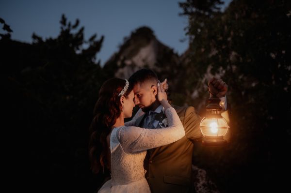 svadobna-fotografia-s-lampasmi