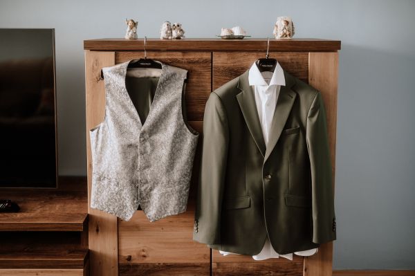 svadobny-oblek-justin-paukin