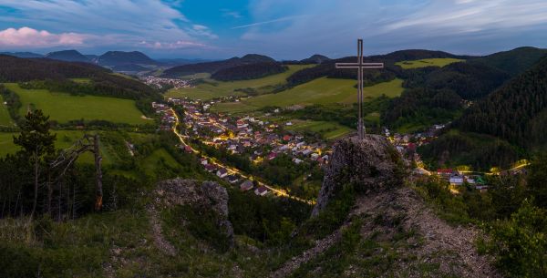Obec Stupné - vrch Žeravica( nočná panoráma )