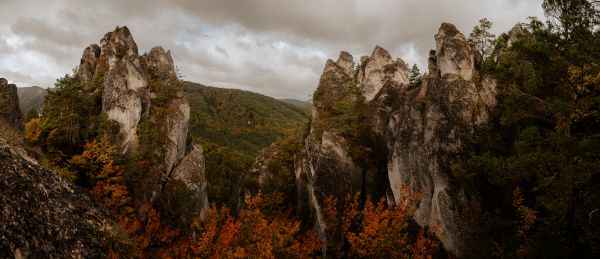 Gotická brána Krásny skalný oblúk v Súľovských skalách