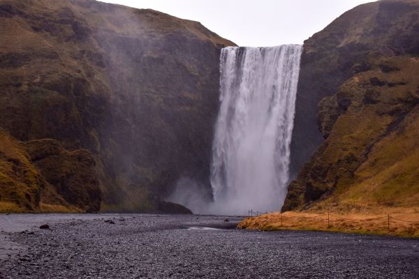 Skógafoss  60 metrov vysoký a 20 metrov široký vodopád :) - Island 