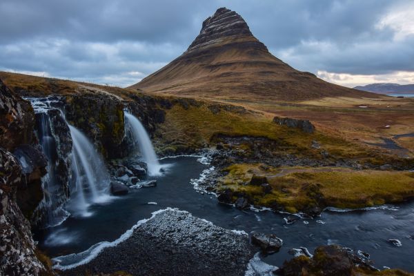 Kirkjufell najfotografovanejšia hora n Islande , natáčali tam aj Hry o tróny :)