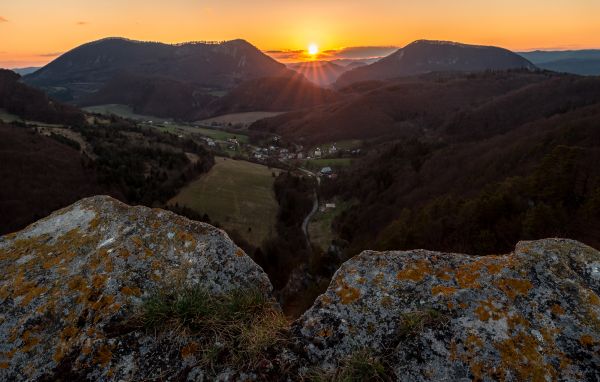 Západ slnka - Kostolec , výhľad na Veľký a Malý Manín