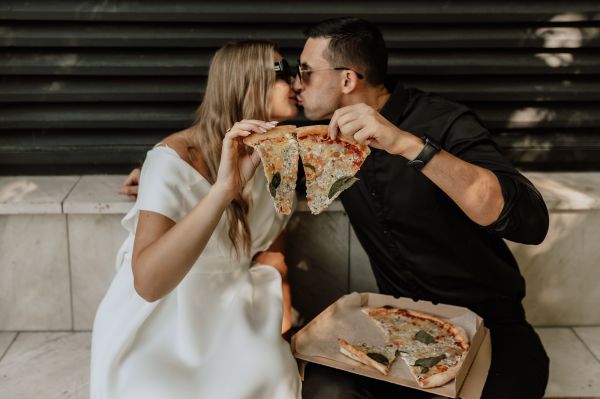 svadba-pizza-nevesta-zenich