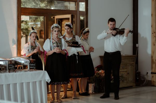 obrázok 3410 - Zemiansky dvor Šúrovce - SVADBA