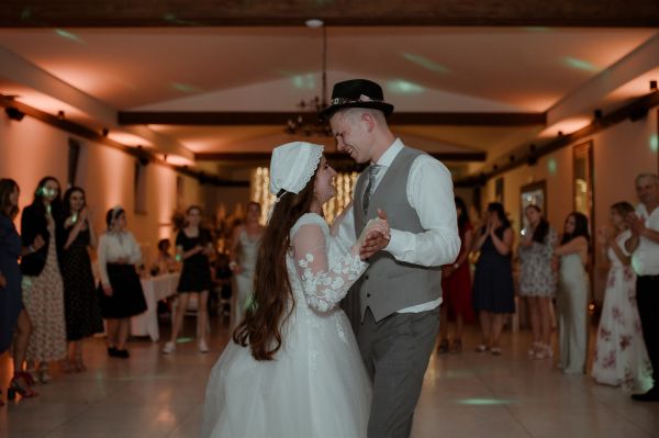 obrázok 3423 - Zemiansky dvor Šúrovce - SVADBA