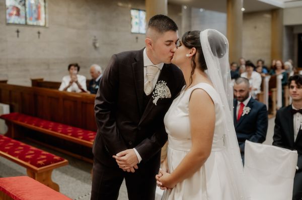 prvy-mladomanzelsky-bozk